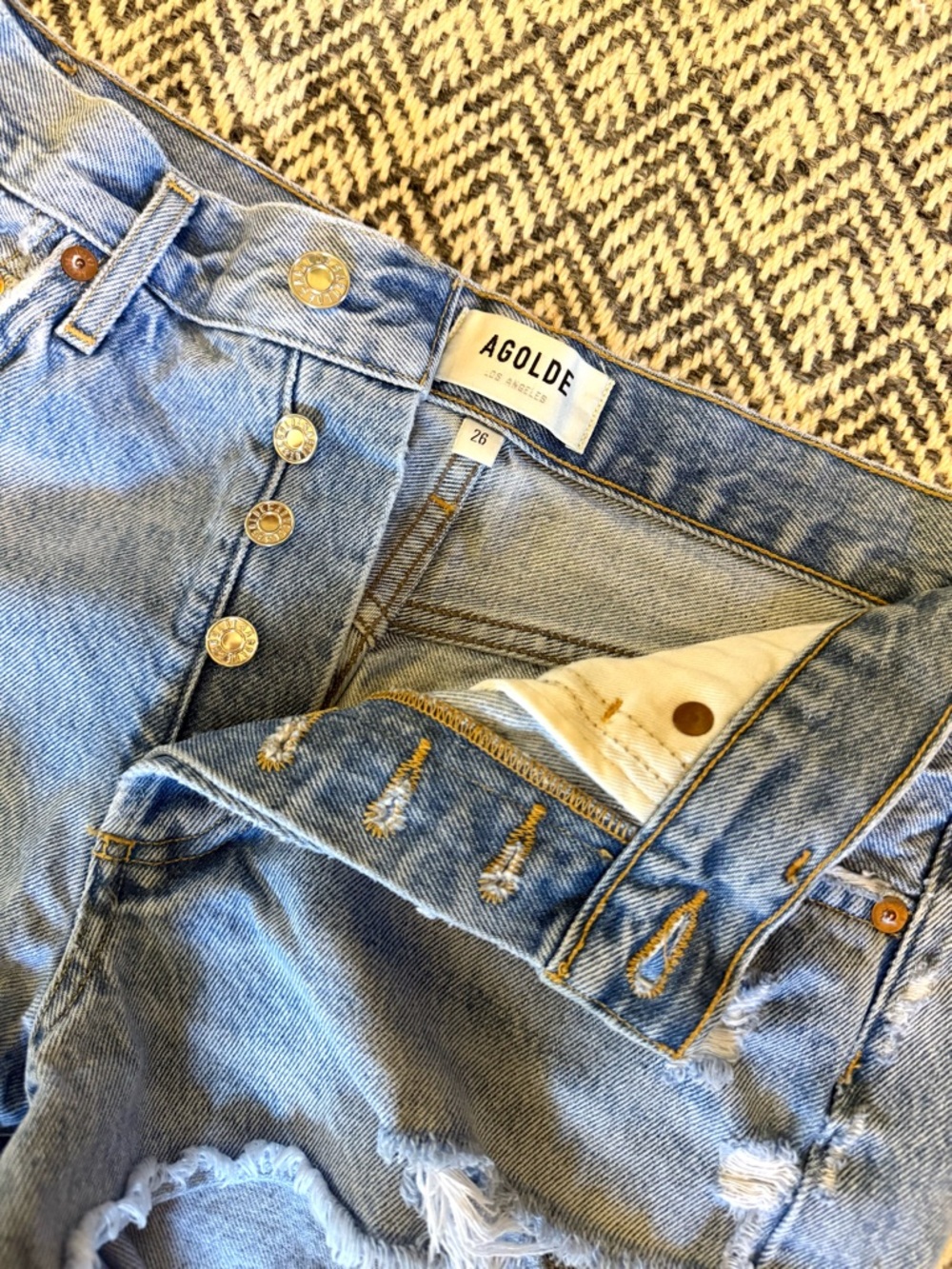 AGOLDE Parker Vintage Cut Off Shorts 26 Light Wash Distressed High Rise Denim - Picture 6 of 10